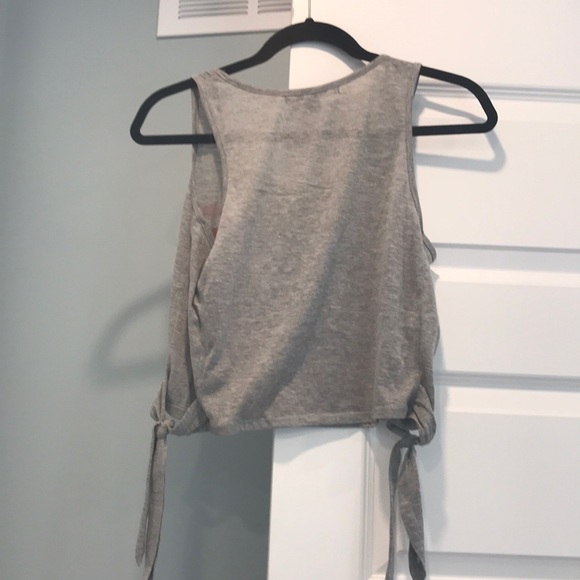 3/$10🌸 American flag crop top - Picture 2 of 3